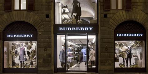 lavorare per burberry a firenze|Un lavoro da copertina con Burberry: la casa di moda offre nuove .